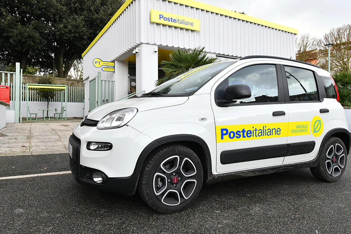 Poste assume