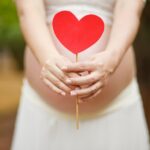 Lavori e sei mamma? Lo Stato ti aiuta a non mollare con un bonus mensile. Ecco come funziona